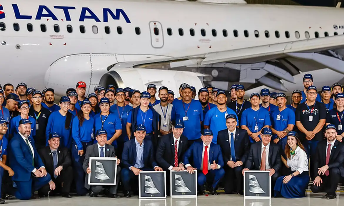 Latam incorpora os primeiros aviões Embraer à sua frota regional