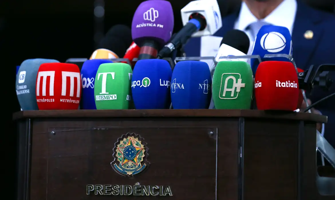 Desafios e precarização marcam o Dia do Jornalista no Brasil