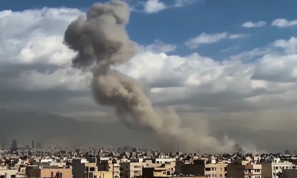 Conflito no Oriente Médio: EUA e Israel intensificam pressão contra Irã