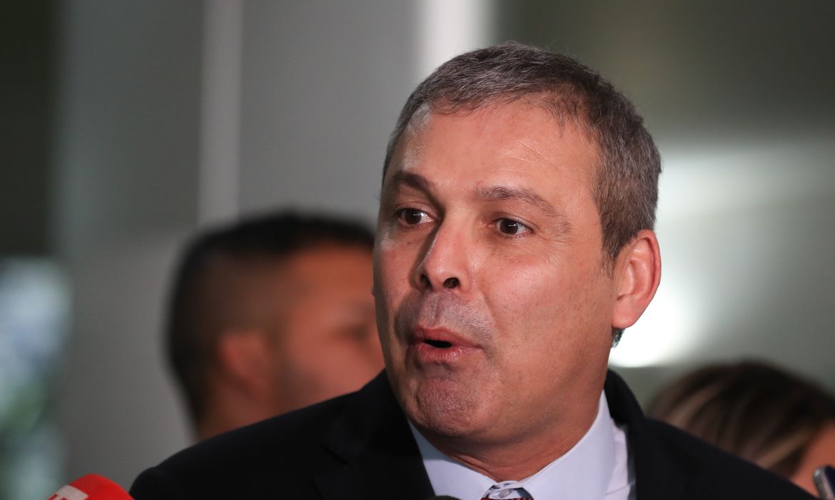 Deputado questiona alta de até 15% na conta de luz no Rio