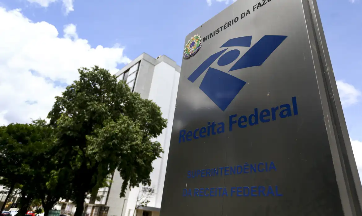 Receita Federal exonera auditor investigado por acesso indevido a dados fiscais