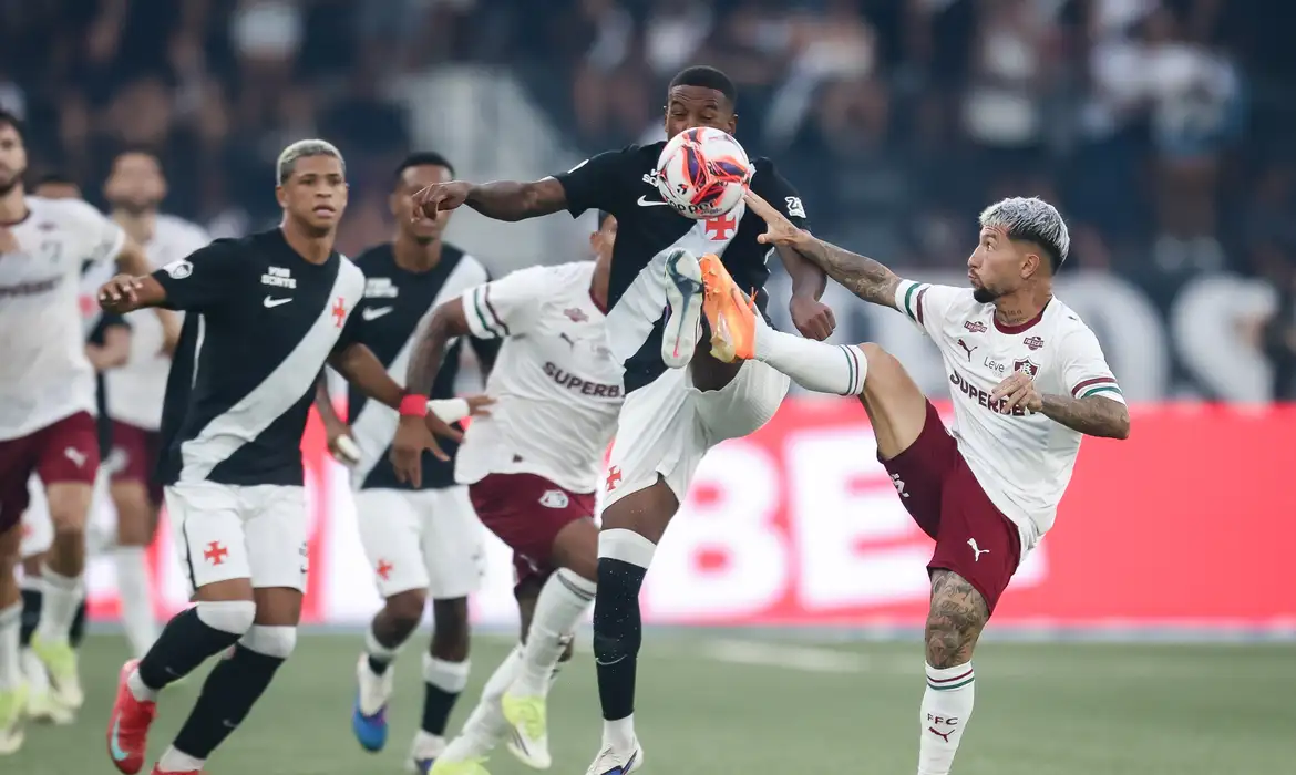 Fluminense e Vasco decidem vaga na final do Campeonato Carioca 2026