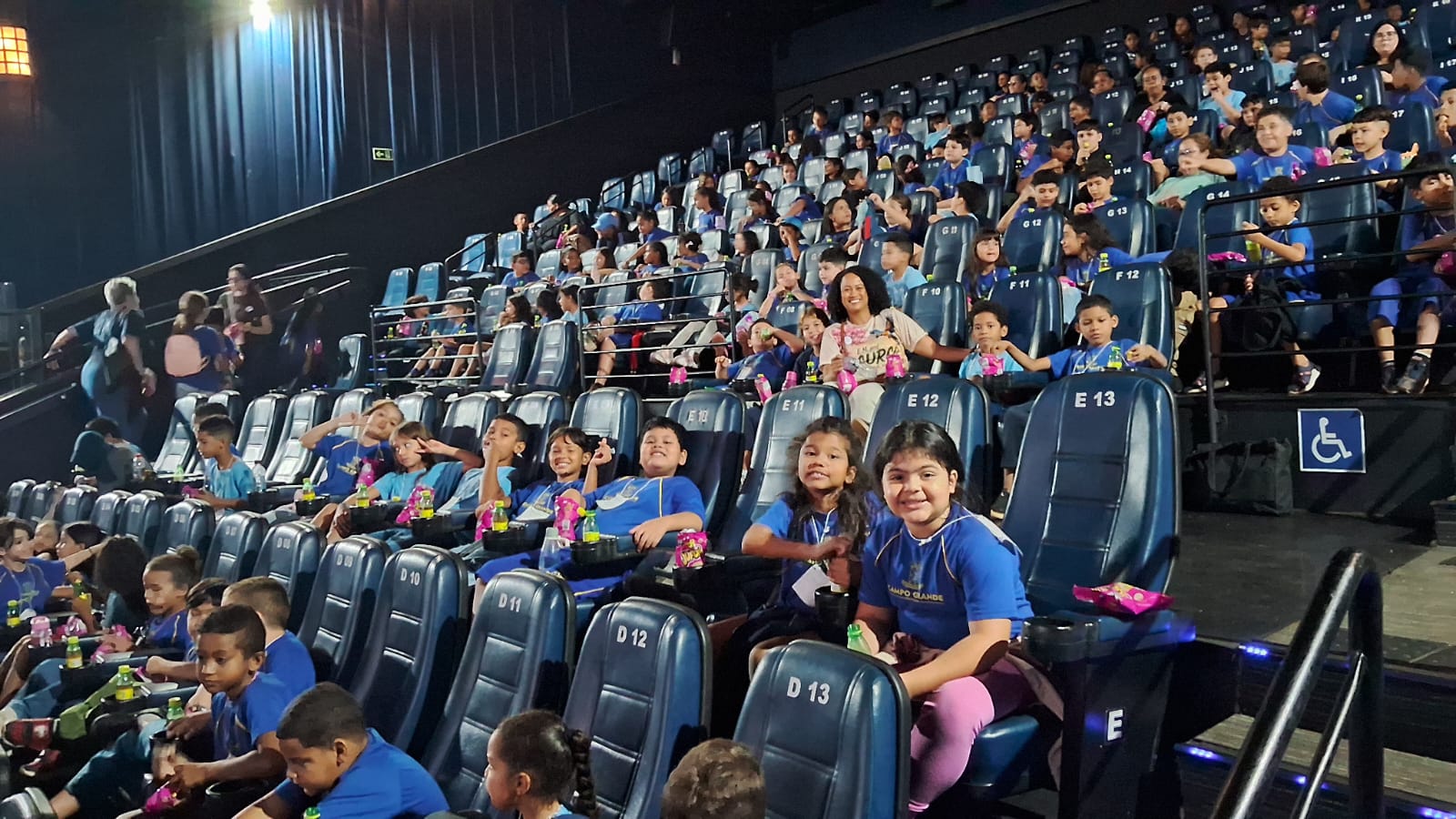 Alunos de Campo Grande Assistem a 'Lendas Pantaneiras' em Cinema