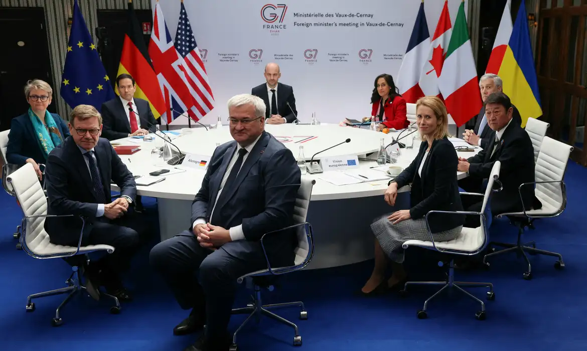 G7 pede cessar-fogo e liberdade de navegação no Estreito de Ormuz