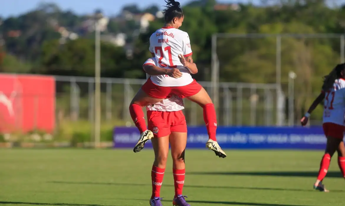 Flamengo e Red Bull Bragantino fazem duelo no Brasileirão Feminino na TV Brasil