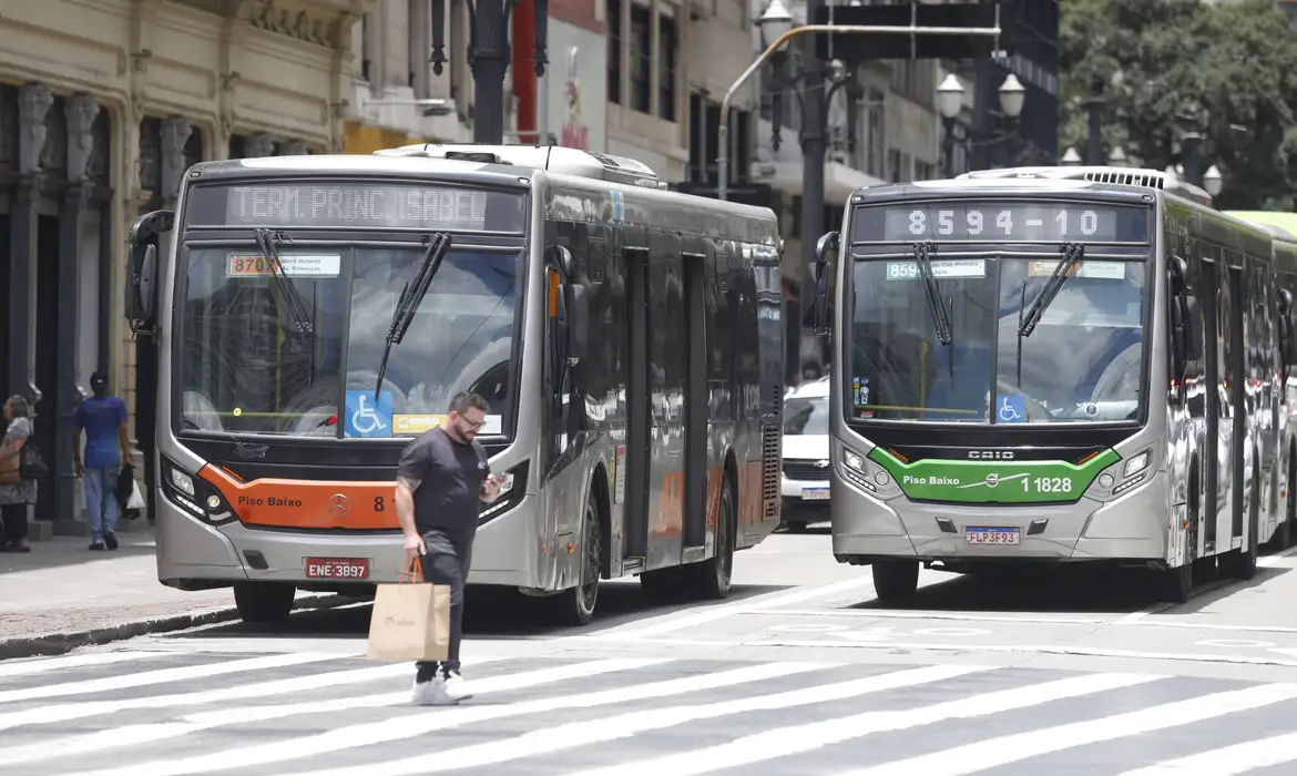 Inflação oficial sobe para 0,88% em março, revela IBGE