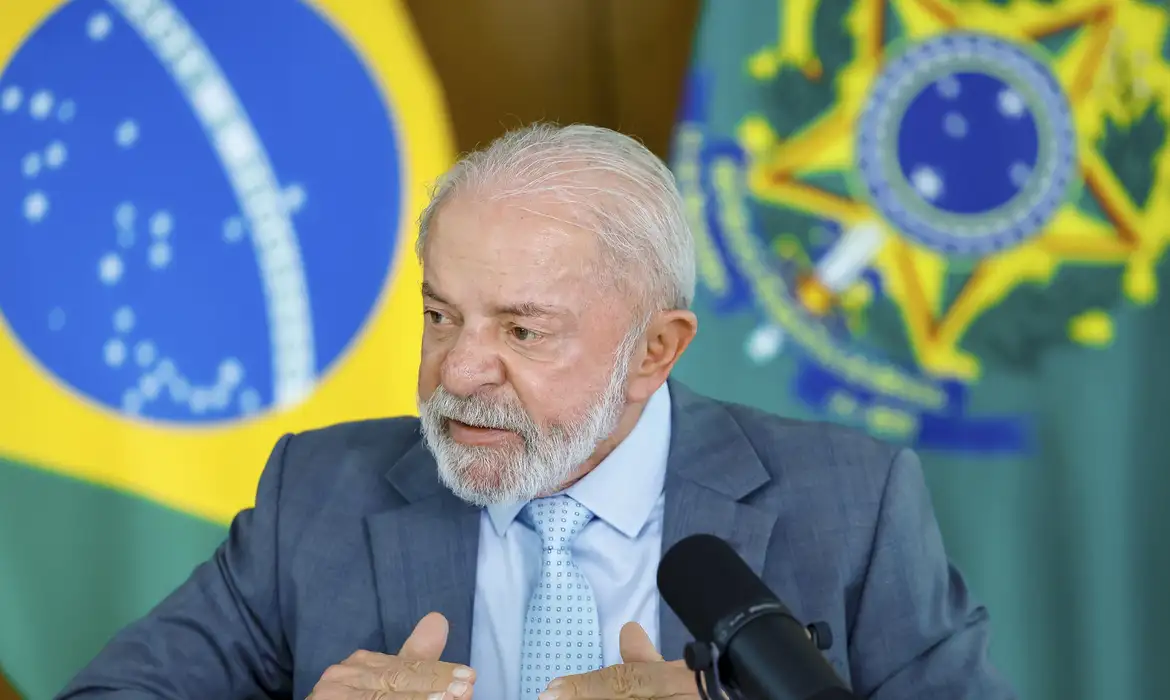 Lula envia projeto para acabar com escala 6x1 e reduzir jornada para 40 horas