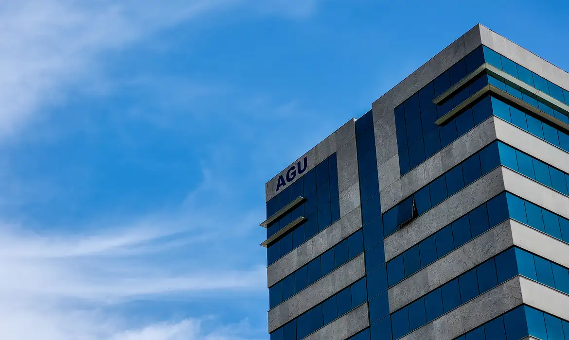 X remove post de intolerância religiosa após ação da AGU