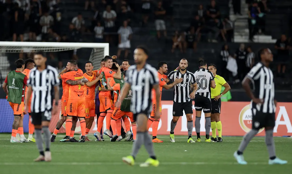 Botafogo é eliminado da Libertadores após derrota para Barcelona de Guayaquil
