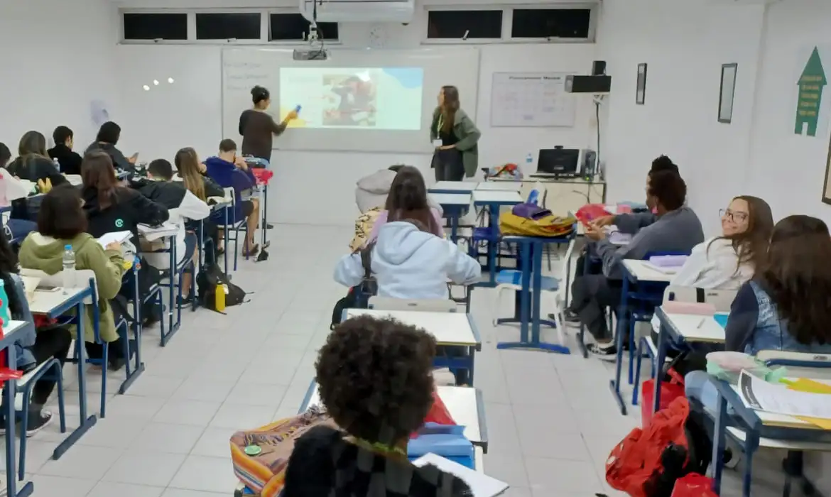 Matrículas no ensino superior crescem e EAD supera presencial em 2024