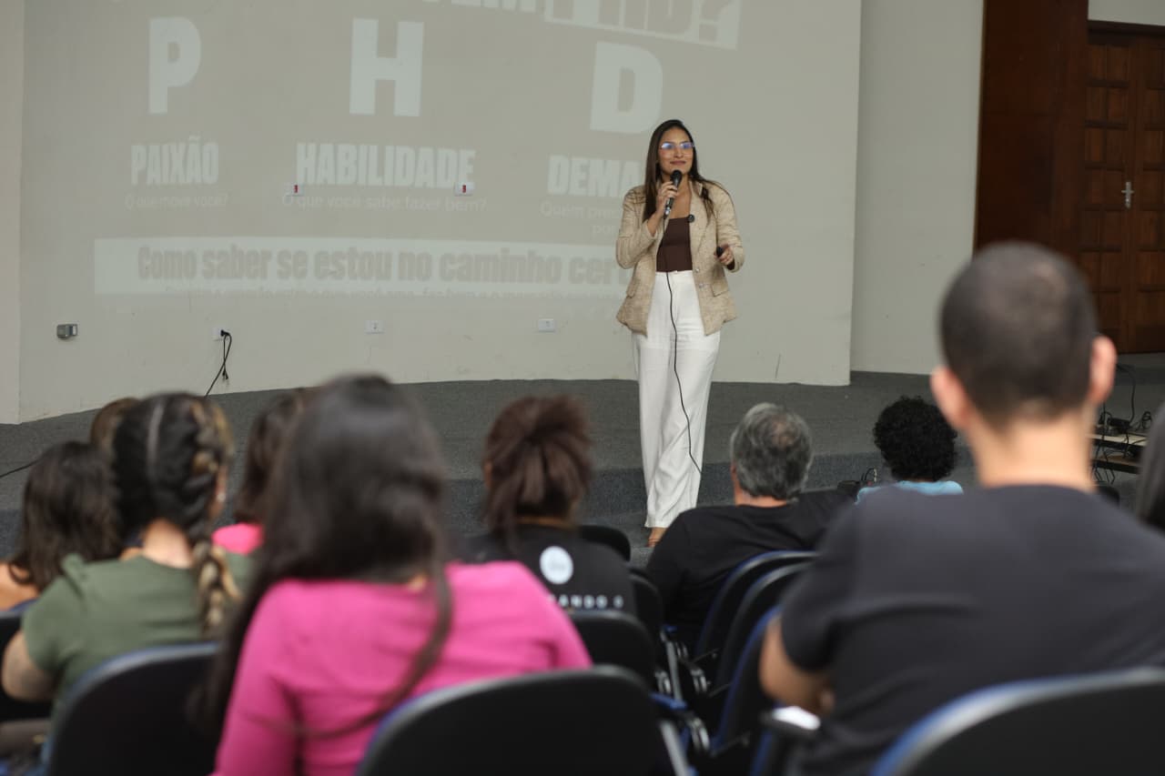 Curso de Marketing Digital Atrai 100 Jovens em Campo Grande