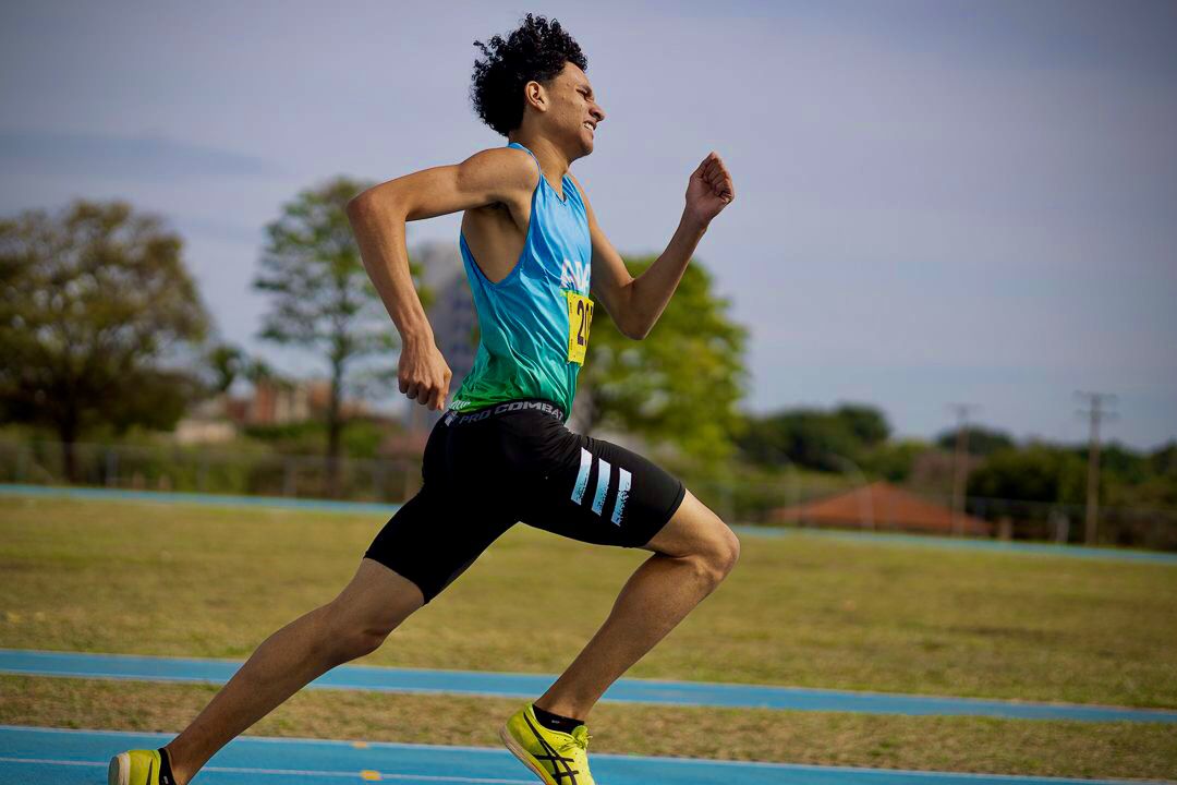 Atleta da Funesp é campeão brasileiro Sub-18 no atletismo