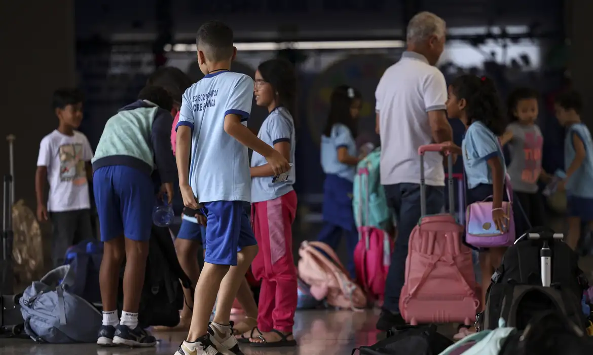 Brasil alcança 25% dos alunos em escolas de tempo integral em 2025