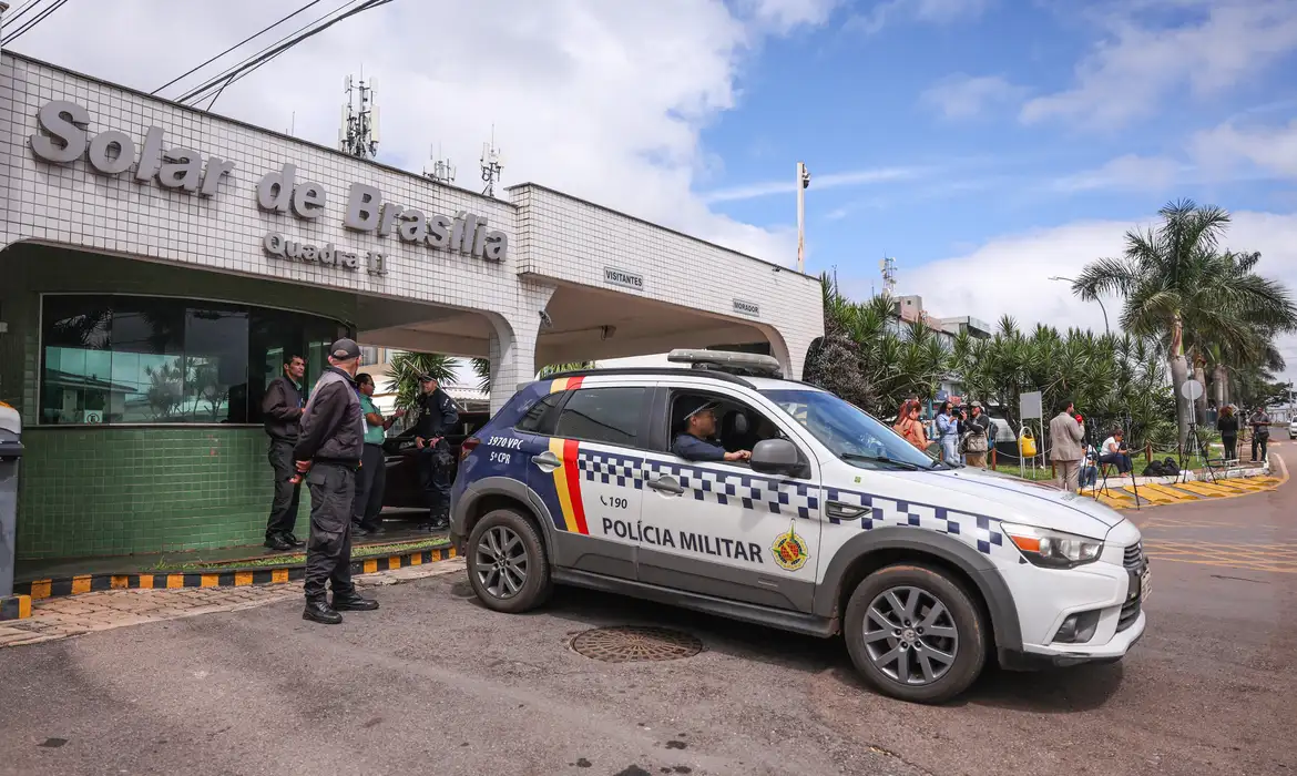 Moraes mantém restrições para visitas a Bolsonaro em prisão domiciliar