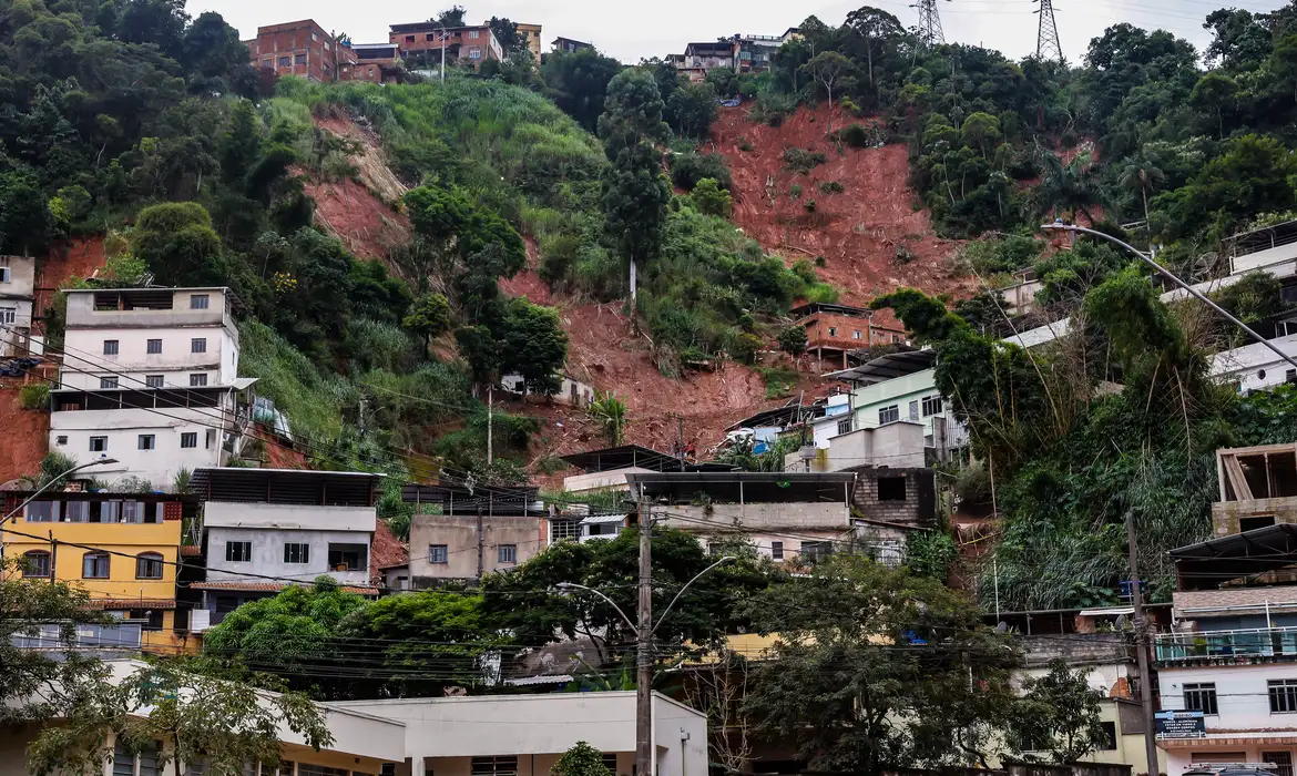Minas Gerais lidera áreas urbanas em encostas íngremes no Brasil