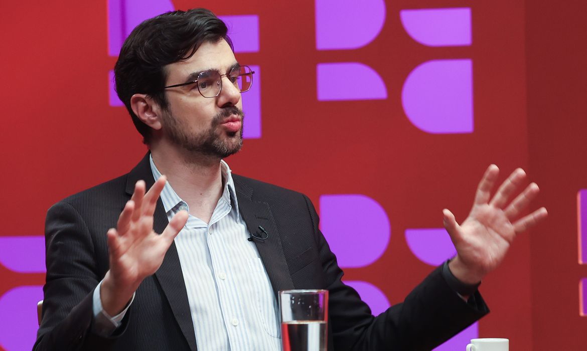 Guilherme Mello assume como secretário-executivo do Ministério do Planejamento