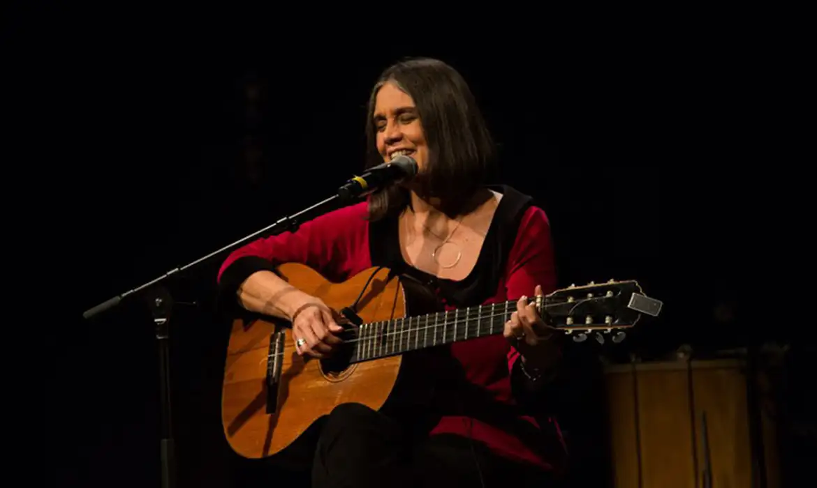 Joyce Moreno apresenta show exclusivo no Cena Musical da TV Brasil