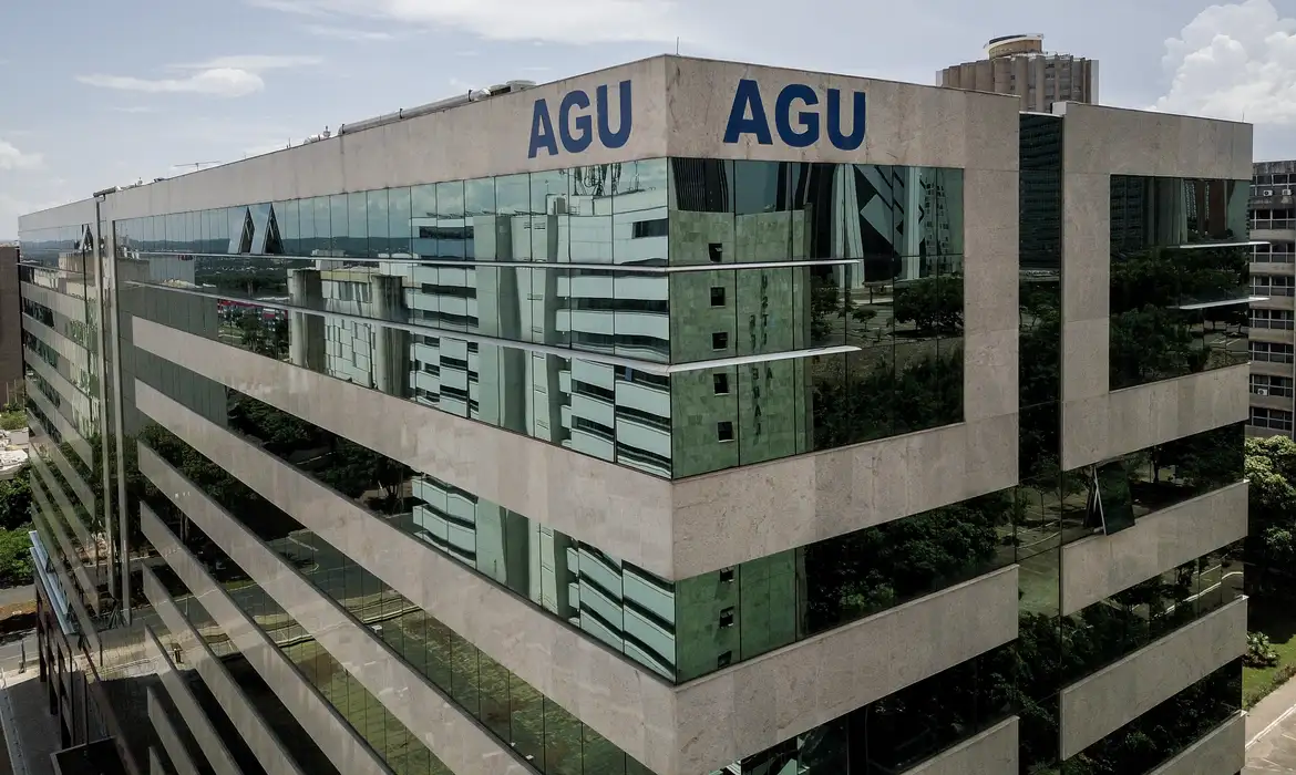 AGU defende exclusividade médica para abortos legais no STF