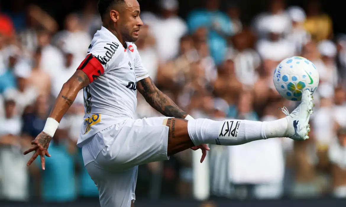 Neymar atua discretamente em empate entre Santos e Corinthians