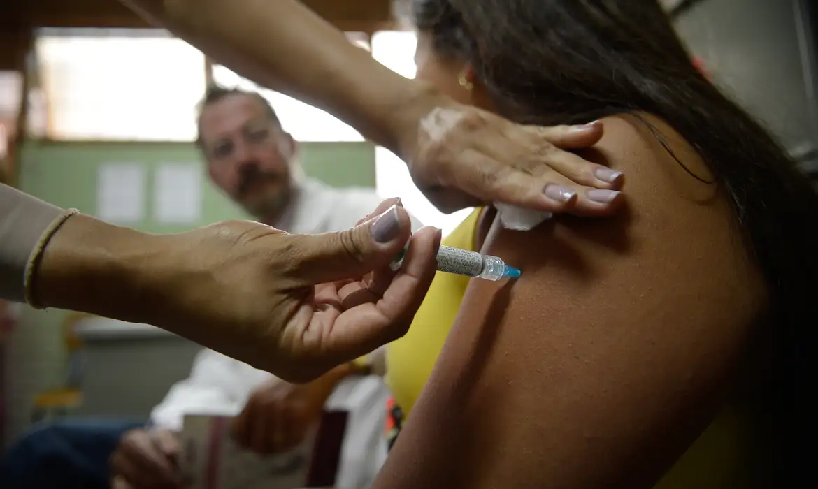 Empresas devem informar trabalhadores sobre câncer e vacinação HPV