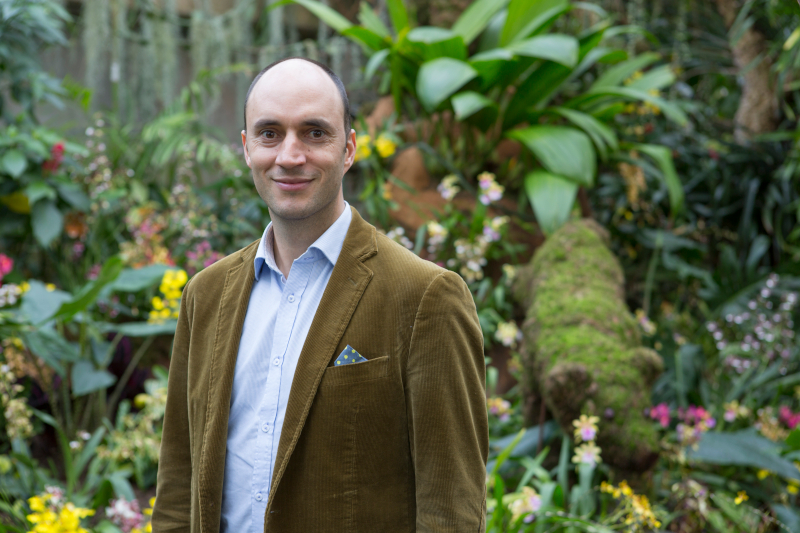 Cientista brasileiro digitaliza 400 anos da flora mundial no Kew Gardens