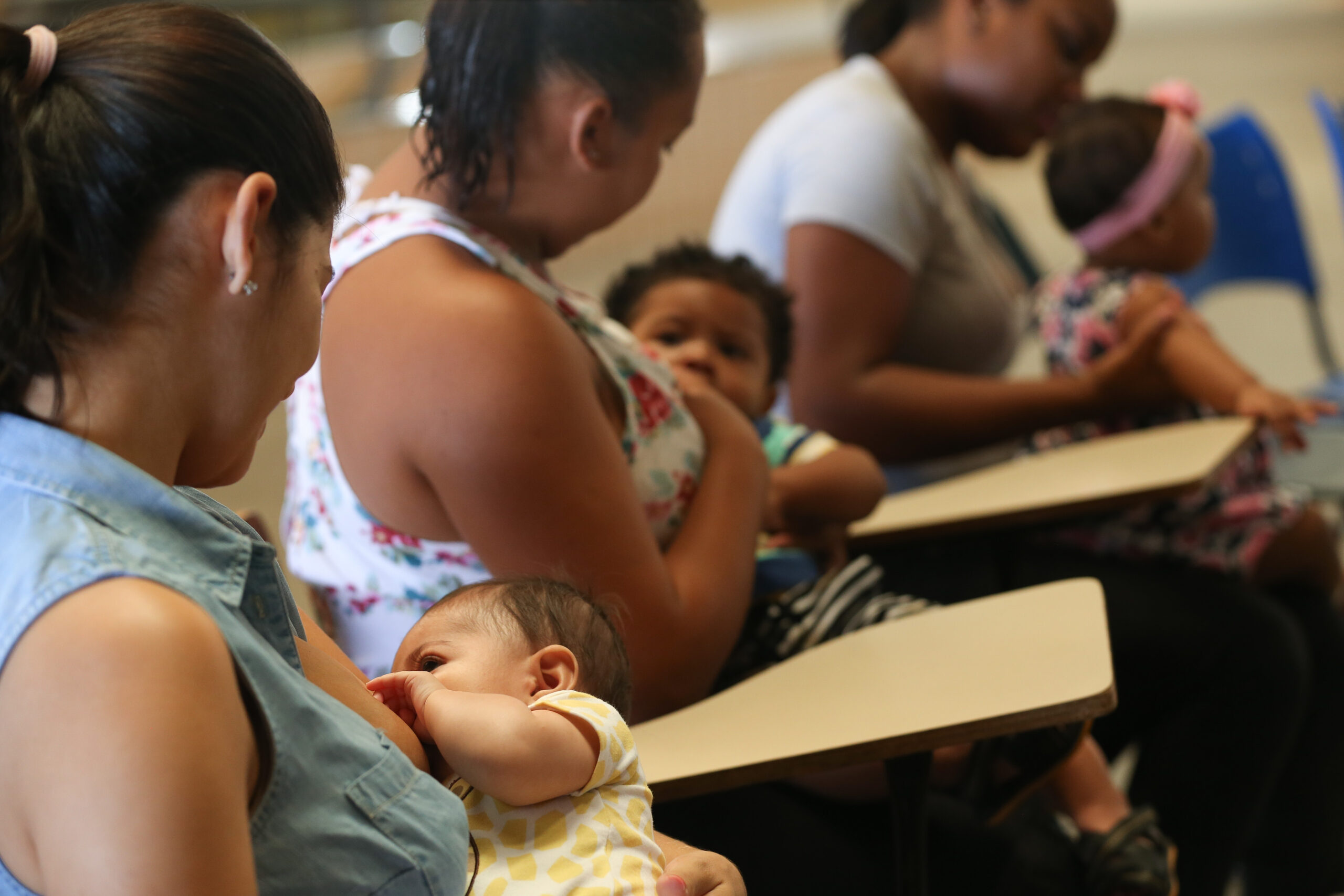 Mil Mães Amamentando reúne famílias em evento gratuito em Campo Grande