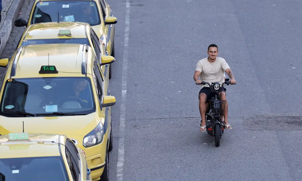 Rio de Janeiro adota novas regras para ciclomotores e micromobilidade elétrica