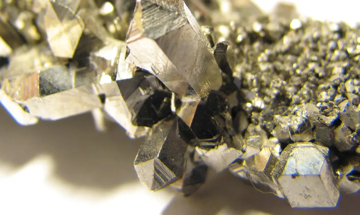 Brasil busca Europa para desenvolver mineração de minerais estratégicos
