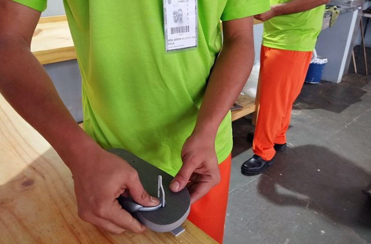 Penitenciária de Dourados Implementa Oficina de Chinelos para Internos Vulneráveis