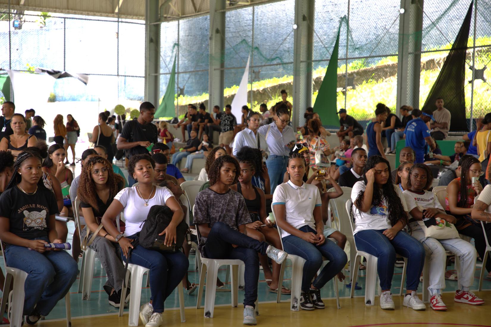 Feira de Oportunidades leva emprego e capacitação à juventude da Pavuna