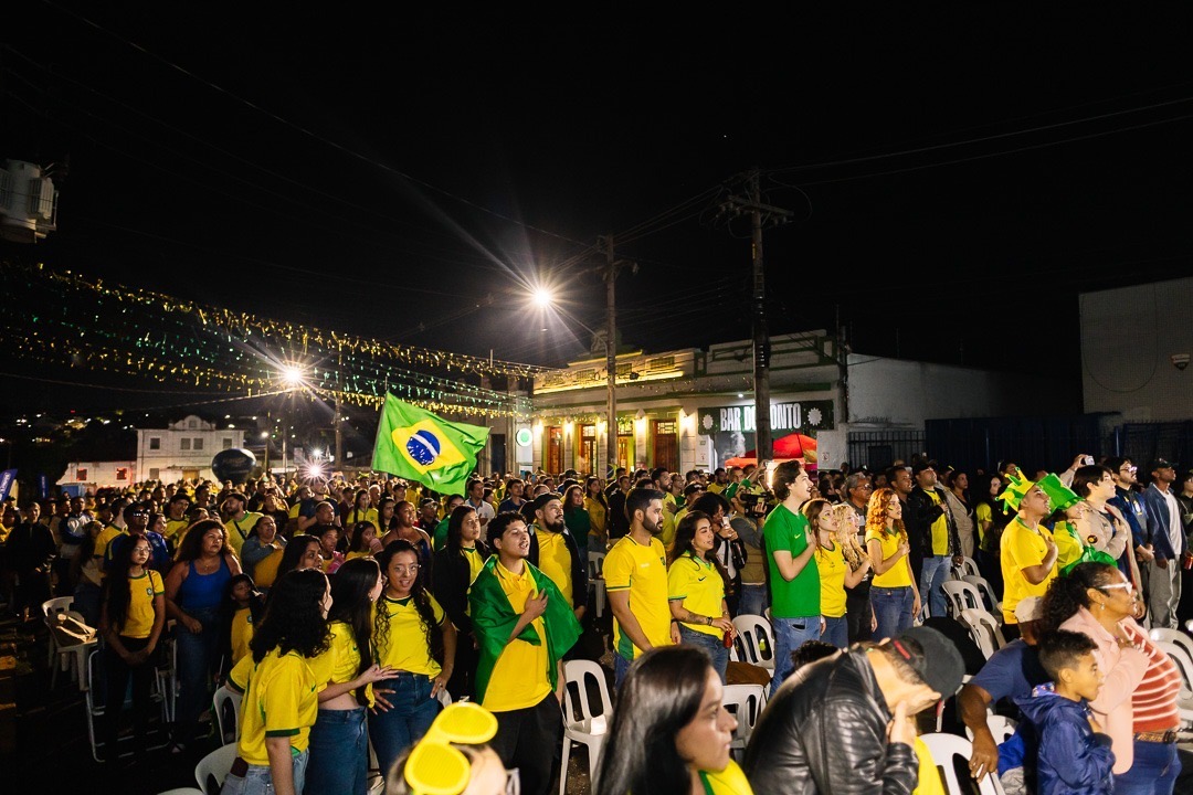Cidade da Copa reúne mais de 5 mil torcedores em estreia do Brasil