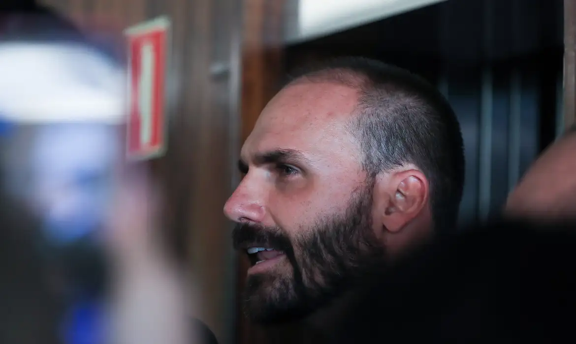 Eduardo Bolsonaro não comparece a interrogatório no STF sobre tarifaço dos EUA