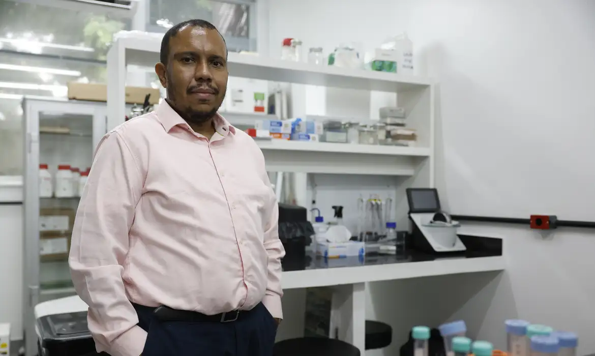 Pesquisadores brasileiros ganham prêmios por avanços no estudo do Alzheimer