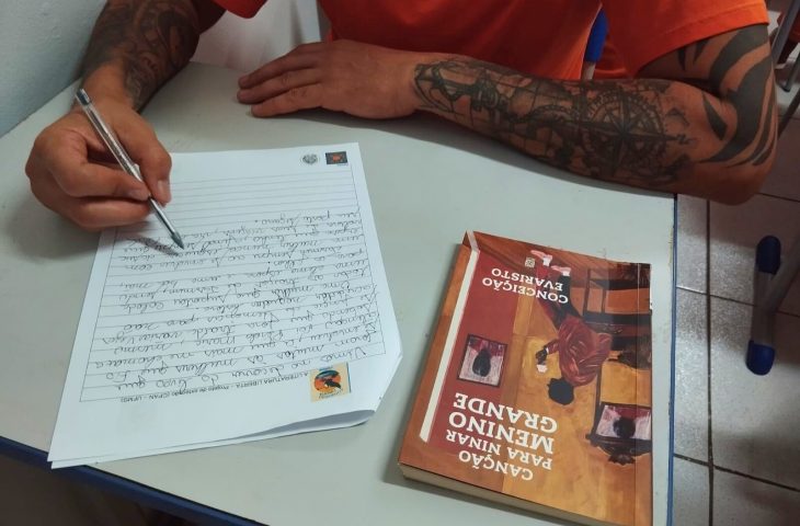 Clube de leitura promove ressocialização em presídios de Corumbá