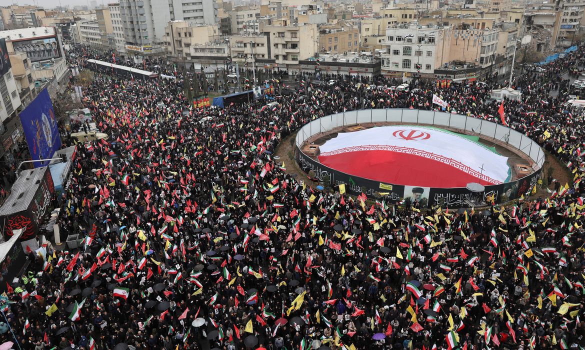 Iranianos protestam em massa pelo Dia de Al-Quds em meio a ataques