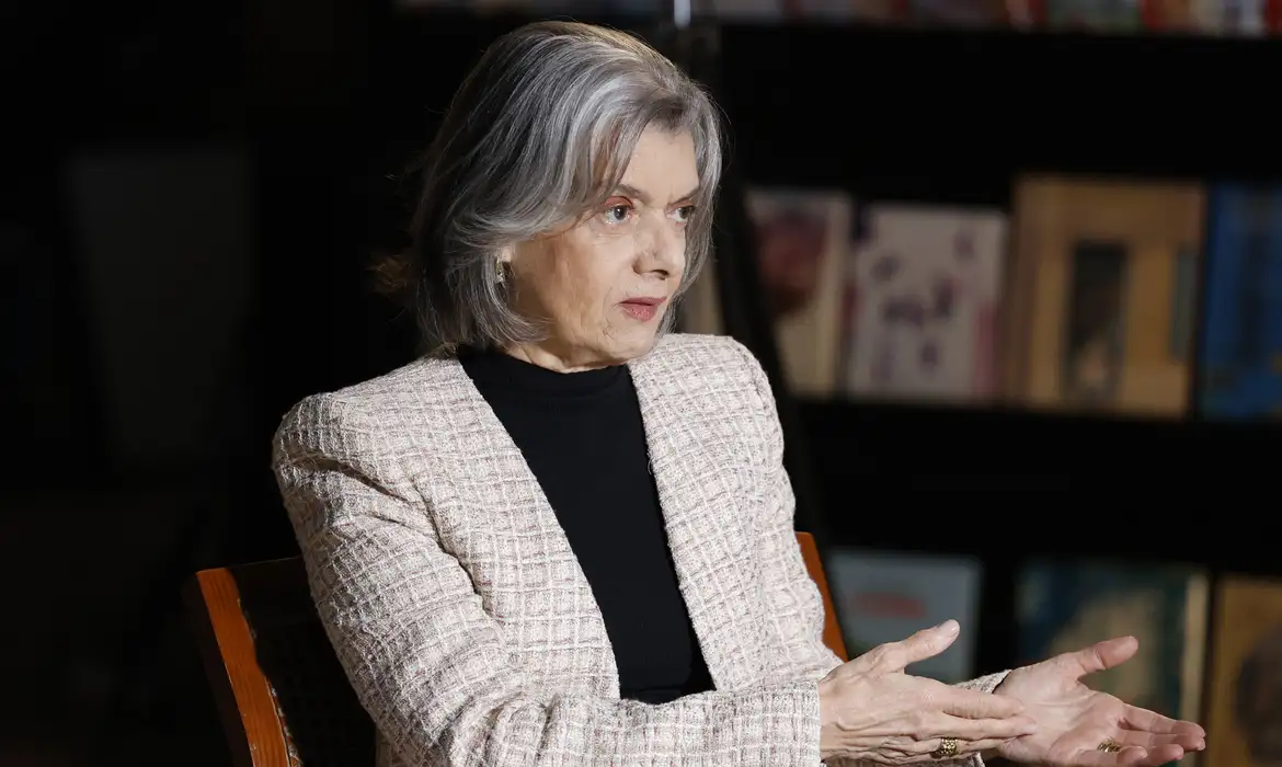 Ministra Cármen Lúcia revela pressão para deixar STF por ataques machistas
