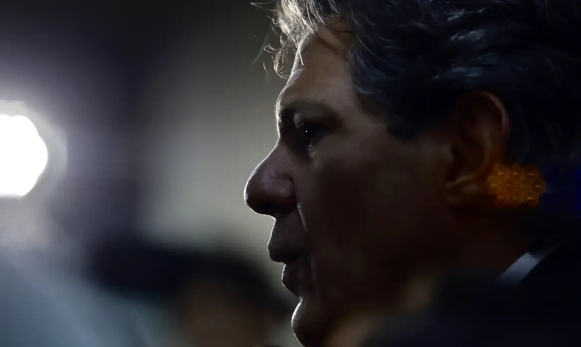Haddad afirma que conflito no Oriente Médio não afetará corte dos juros