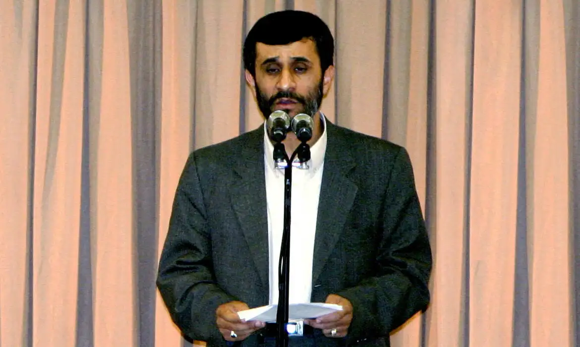 Ex-presidente iraniano Ahmadinejad morre em bombardeio em Teerã
