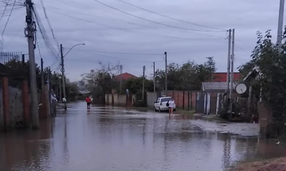 Chuvas e vendaval causam danos no noroeste do Rio Grande do Sul