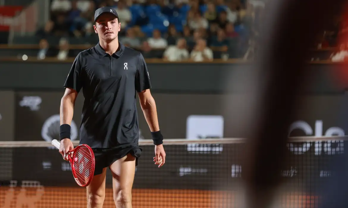 João Fonseca busca final nas duplas do Rio Open após queda em simples