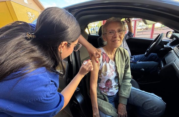 Campo Grande registra 2,4 mil doses de vacina contra Influenza no drive-thru