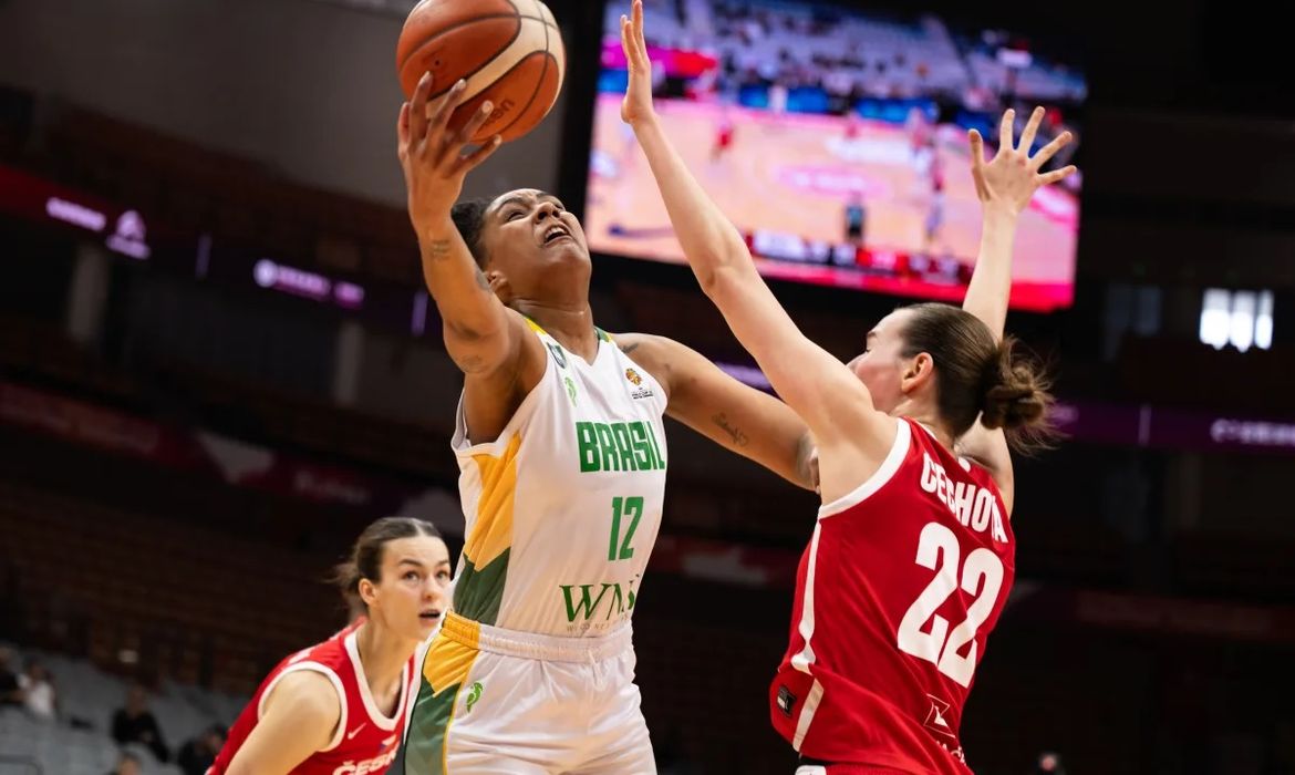 Seleção feminina de basquete luta por vaga na Copa do Mundo 2024