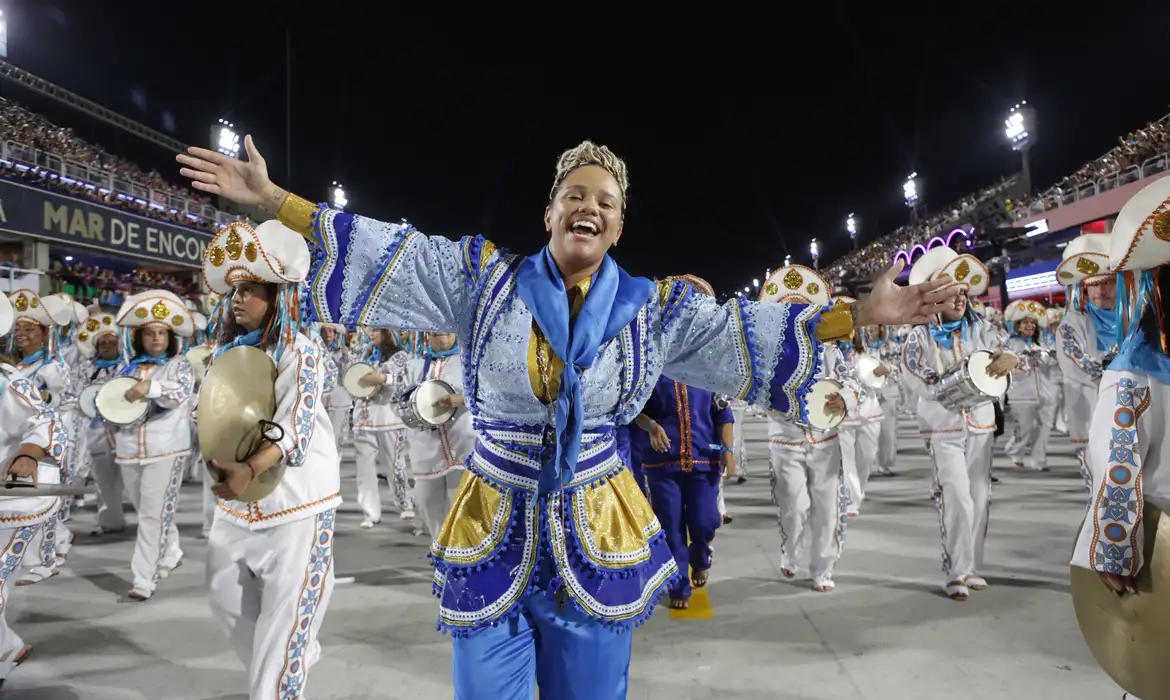 Laísa Lima, primeira mulher mestra de bateria na Sapucaí, faz história
