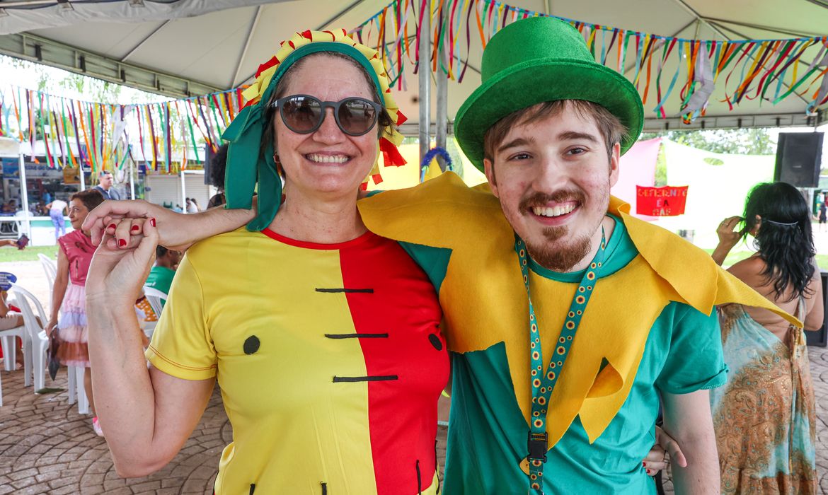 Bloco de carnaval em Brasília promove inclusão para pessoas com deficiência