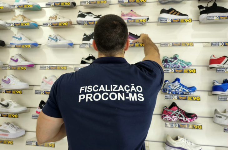 Procon apreende mais de mil tênis falsificados em Campo Grande