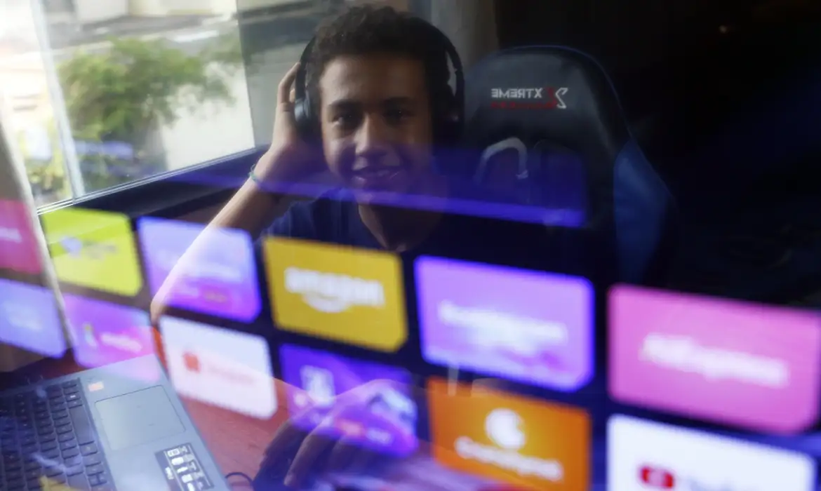 Pesquisa revela falhas na verificação de idade em serviços digitais no Brasil