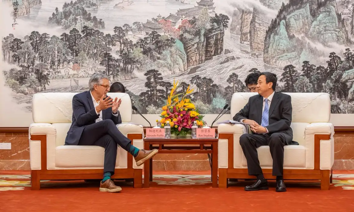 Brasil busca parcerias na China para modernizar o SUS com IA