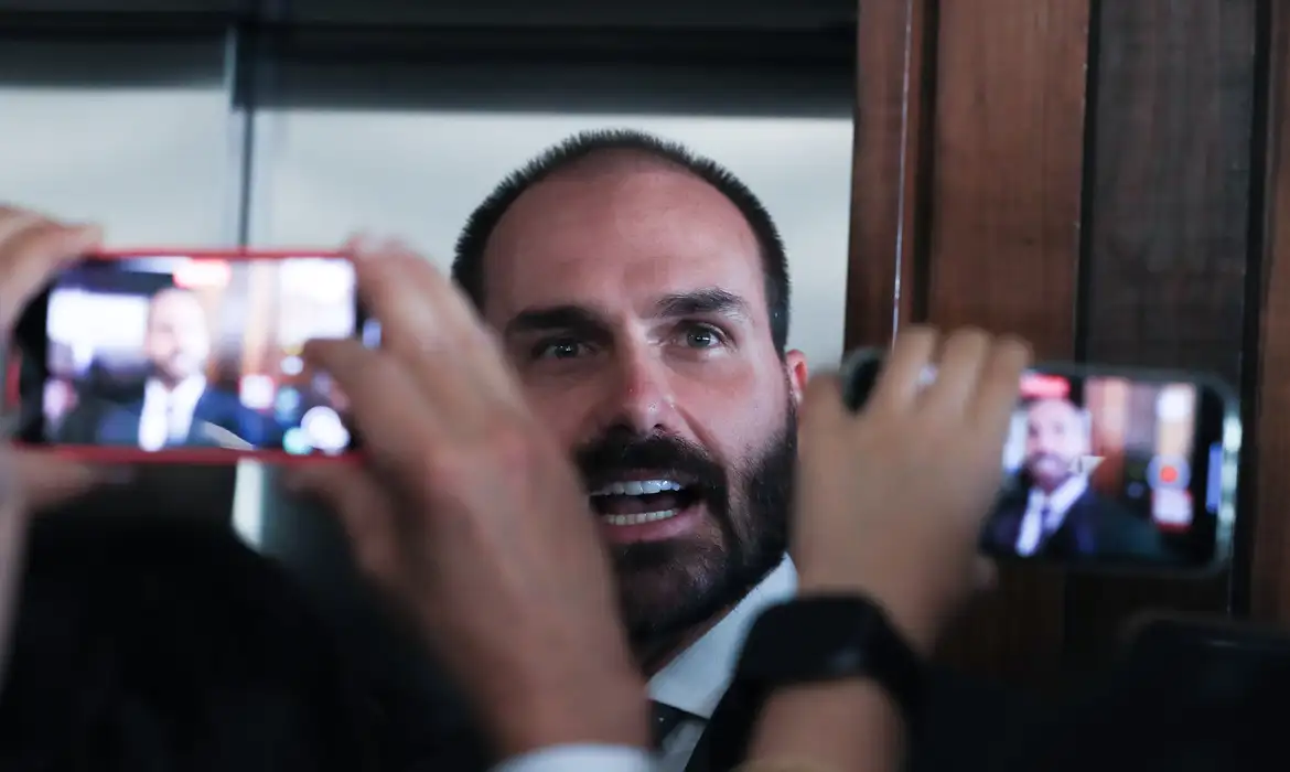 STF agenda depoimento de Eduardo Bolsonaro por videoconferência