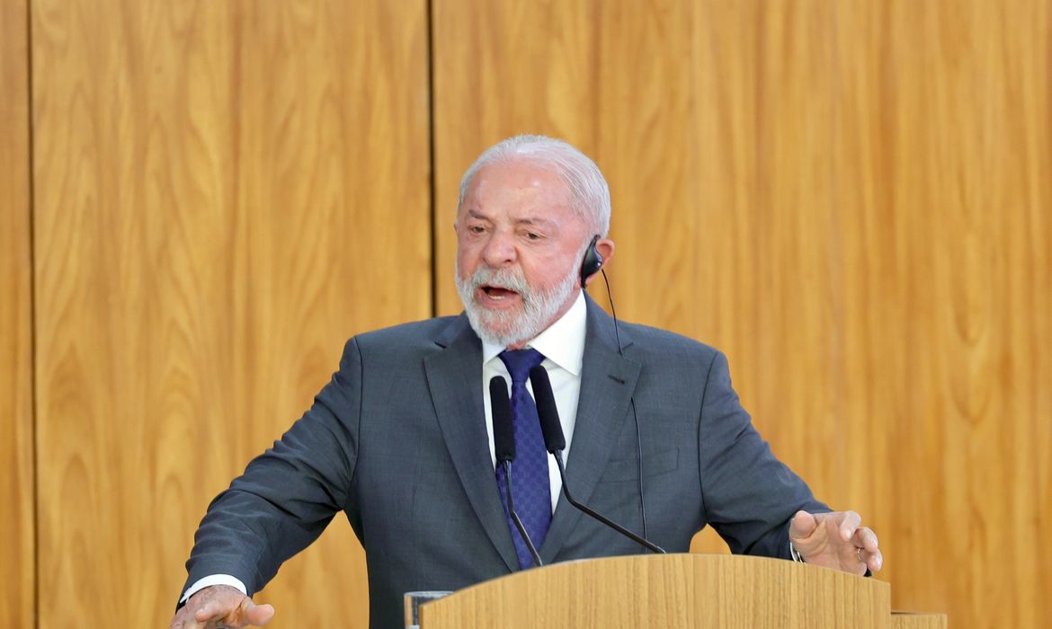 Lula cancela viagem ao Chile; chanceler representará Brasil em posse