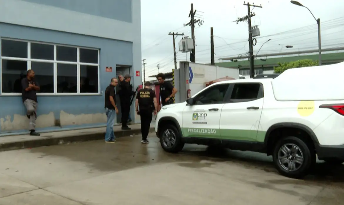 ANP fiscaliza distribuidoras de combustível no Rio de Janeiro após alta de preços
